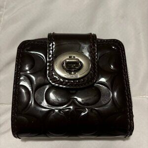 Vintage Coach Turnlock Embossed Brown Patent Leather Wallet